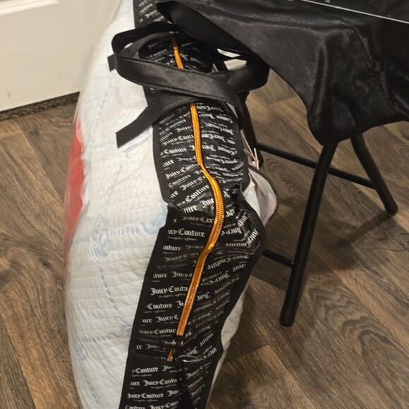 Juicy Couture Home JC Crown Logo Shredded Cooling Memory Foam Pillow - Picture 6 of 8